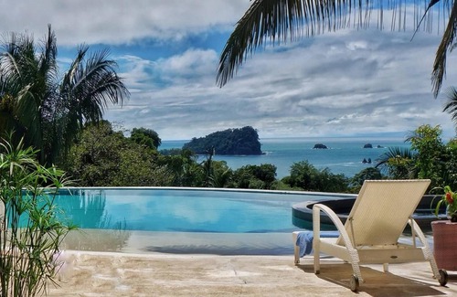 Manuel Antonio House | Tranquil Tropical Mansion with Infinity Pool & Private Gym