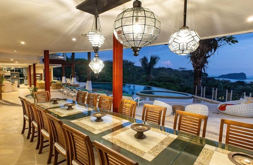 Manuel Antonio House | Tranquil Tropical Mansion with Infinity Pool & Private Gym