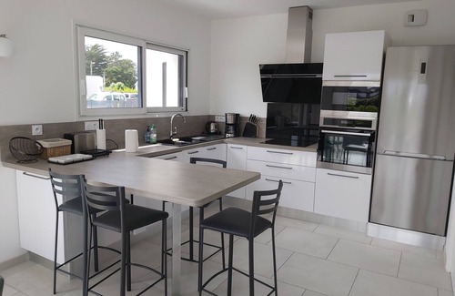 Loctudy Villa | Modern Villa Just 350m from the Beach with Spa Amenities