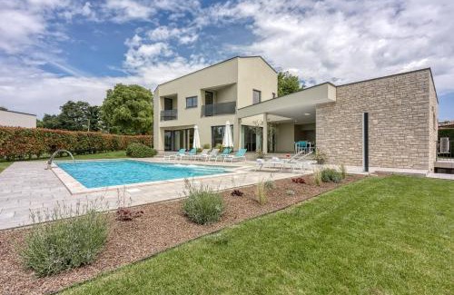 Kringa Villa | Modern Villa Nada: Pool, Sauna & Guest Rated 9.6/10