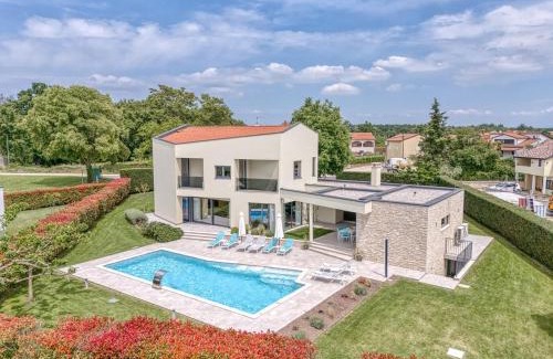 Kringa Villa | Modern Villa Nada: Pool, Sauna & Guest Rated 9.6/10