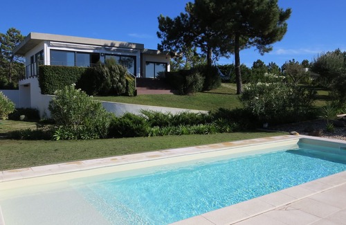 Meco House | Modern Villa with Pool and Views Near Lisbon, Guest Rated 10/10