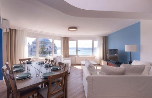 Kabatas Apartment | Contemporary Waterfront Apt with a Stunning View