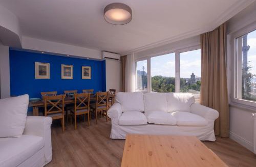 Kabatas Apartment | Contemporary Waterfront Apt with a Stunning View
