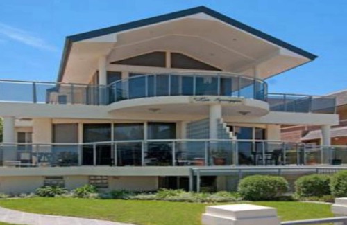 Umina Beach Apartment | Stylish Penthouse with Ocean Views at Umina Beach