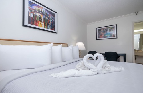 Kenner - Louis Armstrong International Airport Hotel | Accessible Comfort at Contempra Inn with Breakfast & More