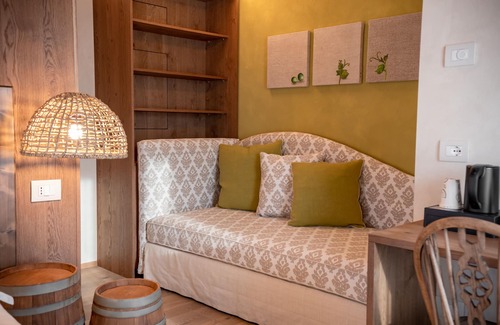 Puegnago del Garda Hotel | Discover Conti Thun Wine Resort: 10/10 Rated Getaway