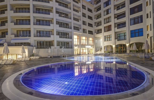 Golden Sands Apartment | Discover Comfort at Continental Apartments Near Golden Sands