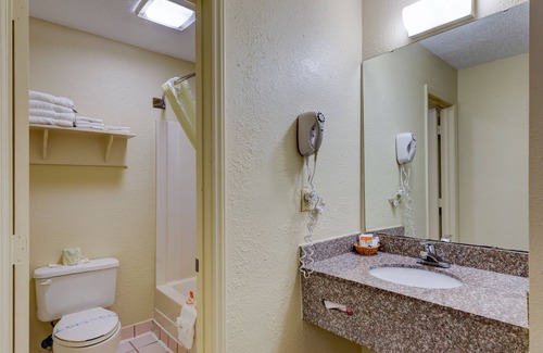 Hidden Valley Hotel | Budget-Friendly Continental Inn Charlotte with Breakfast & Kitchen