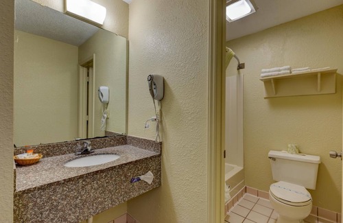 Hidden Valley Hotel | Budget-Friendly Continental Inn Charlotte with Breakfast & Kitchen