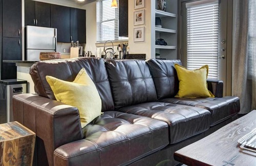 Deep Ellum Apartment | Discover Continuum Homes - Dallas: Pool & Family-Friendly Stays