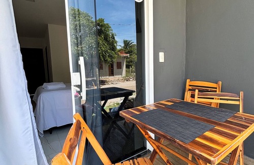 Igrapiuna Ski Chalet | Idyllic Contract Island Bay: Pet-Friendly Oceanfront Retreat