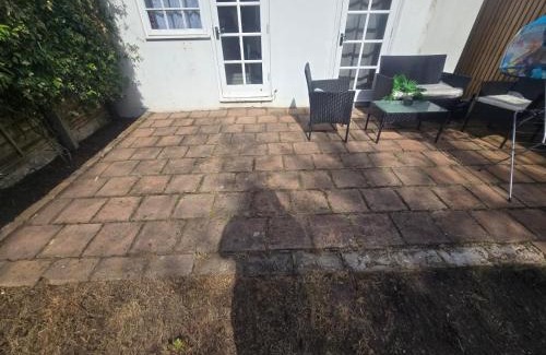 West Putney Apartment | Contractor Accommodation Weekly Offers Available Free Parking and Super Fast WIFI