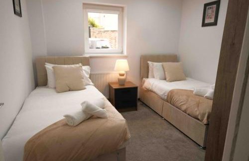 Peterborough Apartment | Ideal City Centre Apartment with Secure Parking for 5 Guests