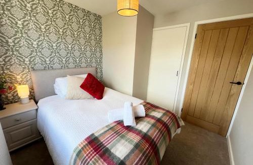 Yeovil House | Contractor Stays - Free Private Parking & Fast Wi-Fi