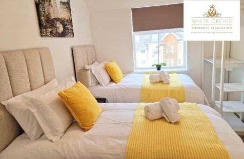 Stevenage Apartment | Stylish 2-Bed Apartment with Balcony in Old Town Stevenage
