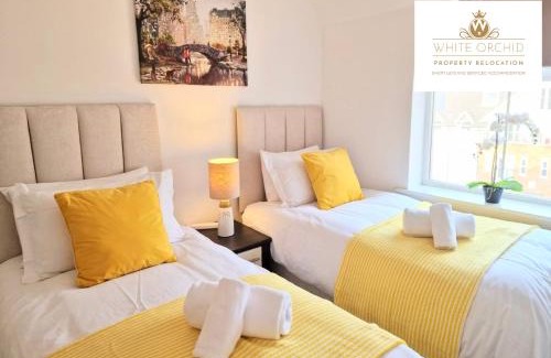 Stevenage Apartment | Stylish 2-Bed Apartment with Balcony in Old Town Stevenage