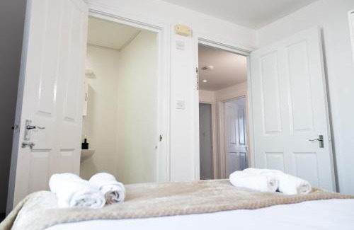 Tooting Apartment | Contractors Long Term London Apartment, En Suites, NHS, Relocation, WiFi