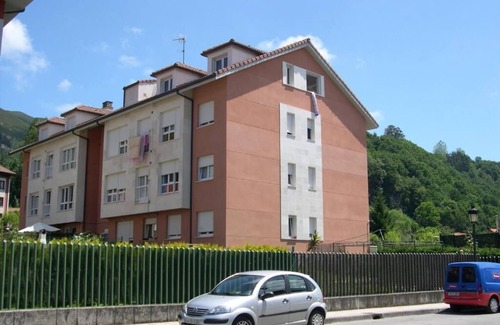 Cangas de Onis Apartment | Relaxing Retreat at Contranquil I G with Spa and Breakfast