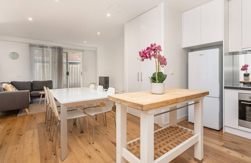 Carnegie Apartment | Convenient and Comfortable Stays in Carnegie with Ocean Views