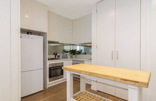 Carnegie Apartment | Convenient and Comfortable Stays in Carnegie with Ocean Views