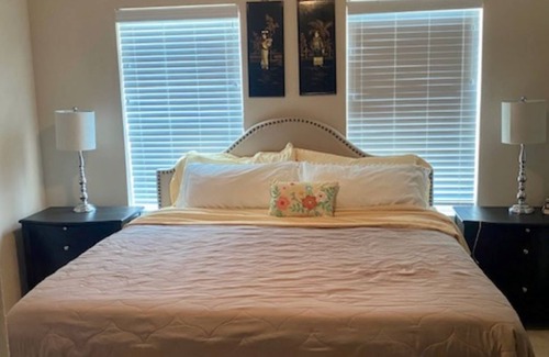 Mueller House | Immaculate Accommodations with Pet-Friendly Comforts