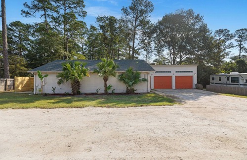 Pine Forest Apartment | Convenience in Central Pensacola, Pet Friendly!