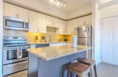 Irving Apartment | Convenient 1BR King Suite Pool, Gym & Parking 01