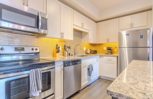 Irving Apartment | Convenient 1BR King Suite Pool, Gym & Parking 01