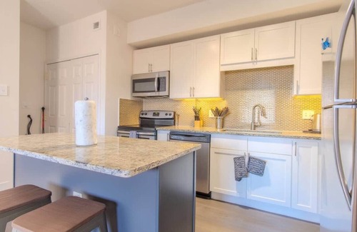 Irving Apartment | Convenient 1BR King Suite Pool, Gym & Parking 02