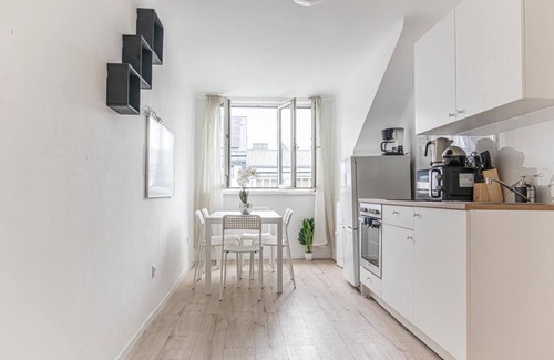Meidling Apartment | Budget-Friendly 2BR Apartment Steps from U6 Station