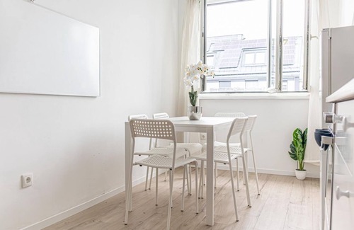 Meidling Apartment | Budget-Friendly 2BR Apartment Steps from U6 Station