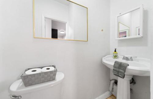 Midtown West Apartment | Ideal 2BR Retreat - Steps from Times Square & Pet Friendly