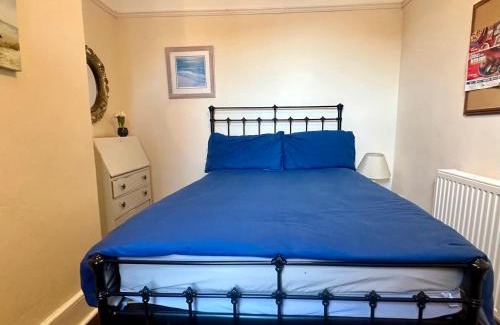 Wolverhampton House | Convenient 4 Bed Homely Retreat in Wolverhampton