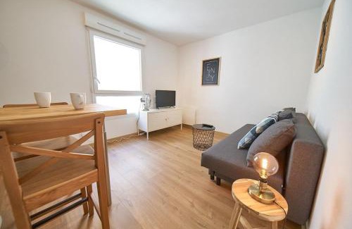 Villette - Maisons Neuves Apartment | Cozy Studio at Le Petit Costa with Parking & Family-Friendly Amenities