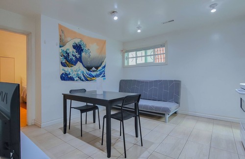 Renfrew-Collingwood House | Cozy Suite with Breakfast and Pet-Friendly Vibes in Vancouver