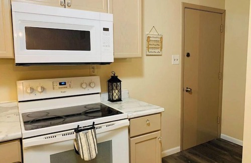 Maryland Heights House | Cozy Newly Renovated Home with Lake Views, Pet Friendly