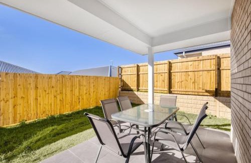 Greenbank House | Modern 4-Bed House Minutes from Shopping and Attractions