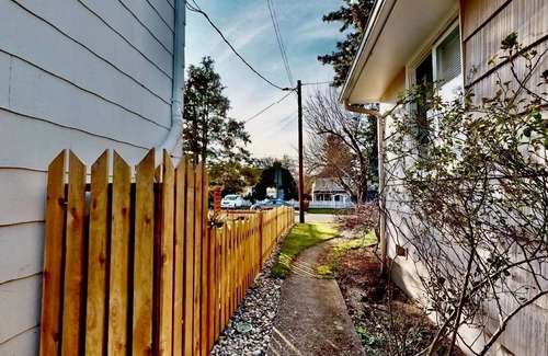 Snohomish Apartment | Immaculate Apartment with Air Conditioning and Spa Access