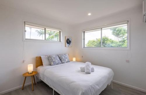 Robertson House | Convenient 4BR Comfort near Malls and Transport
