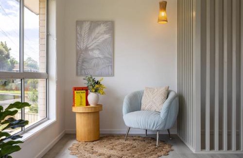 Robertson House | Convenient 4BR Comfort near Malls and Transport