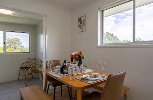 Robertson House | Convenient 4BR Comfort near Malls and Transport