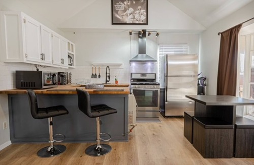 Fortson Cottage | Cozy Cottage Near Hospitals & Dining with Free Breakfast