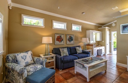 Holmes Beach Cabin | Inviting Cottage with Pool near Beach & Trolley Access