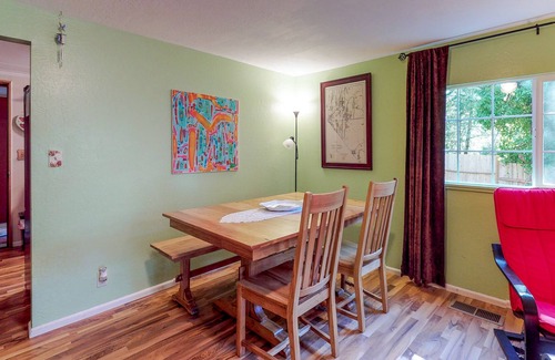 Port Orford Cottage | Convenient cottage with huge backyard, WiFi, & W/D - walk to beach