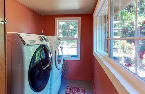 Port Orford Cottage | Convenient cottage with huge backyard, WiFi, & W/D - walk to beach