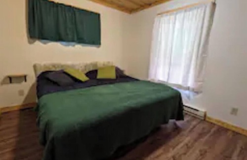 Negaunee Cottage | Cozy 2 Bed/1 Bath Home - Rated 10/10, Pet Friendly