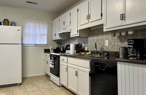 Cullman Apartment | Ideal Duplex Near Cullman: Pet-Friendly & Family Ready!