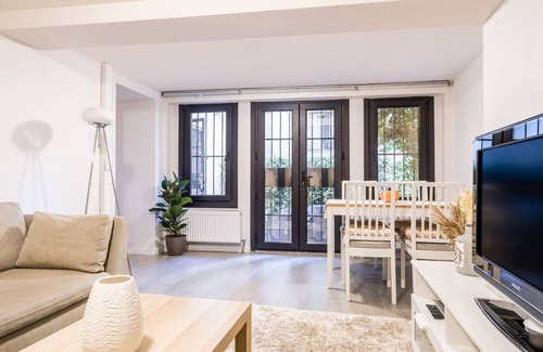 Kabatas Apartment | Convenient Flat with Garden Near Galataport - Family-Friendly
