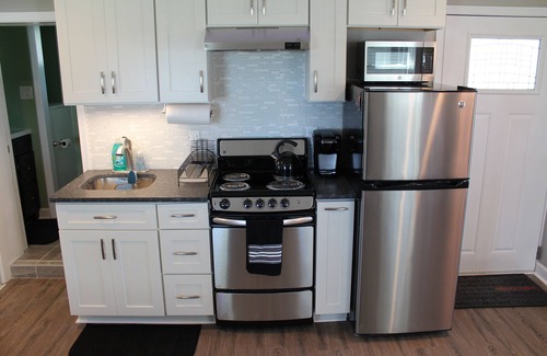 Lynchburg House | Comfortable Home with Guest House for Memorable Stays